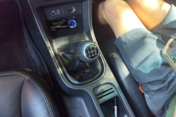 Used Roewe 360 2015 1.5L Manual Luxury Edition Gear Lever