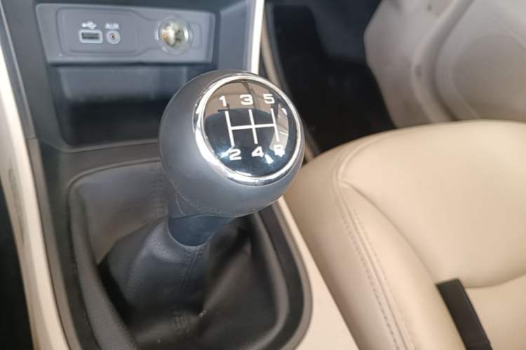 Used Roewe 360 2015 1.5L Manual Luxury Edition Gear Lever