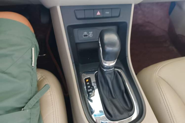 Used Roewe 360 2015 1.5L Automatic Luxury Edition Gear Lever
