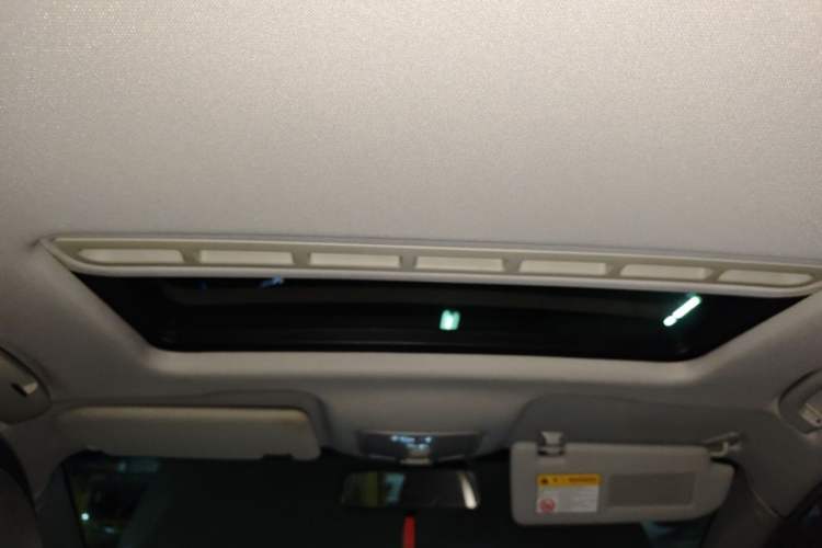 Used Roewe 360 2015 1.5L Automatic Luxury Edition Headliner