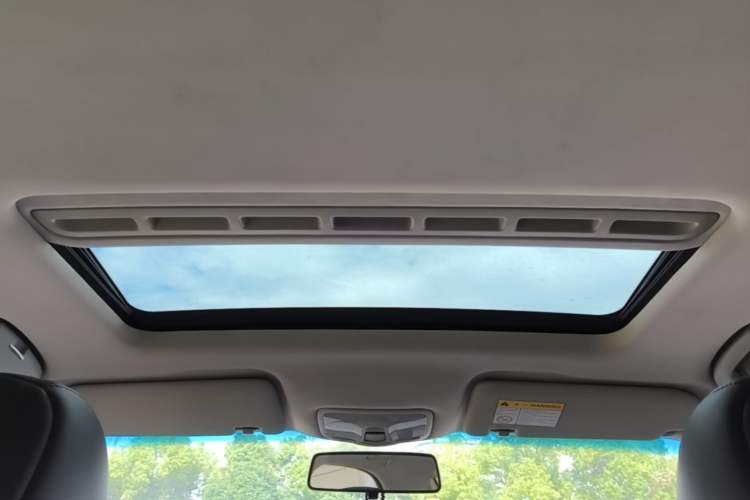 Used Roewe 360 2015 20T TST Deluxe Edition Headliner