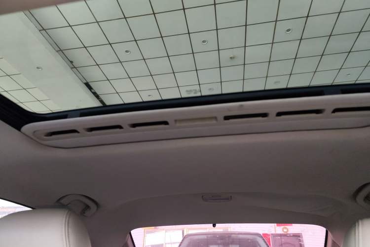 Used Roewe 360 2015 20T TST Deluxe Edition Headliner