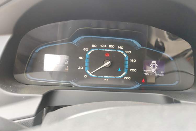 Used Roewe 360 2015 20T TST Deluxe Edition Instrument Cluster
