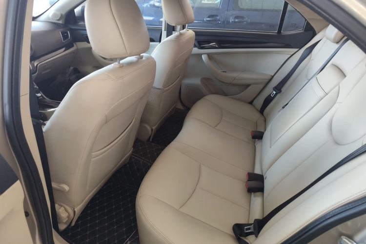 Used Roewe 360 2015 20T TST Deluxe Edition Interior 1