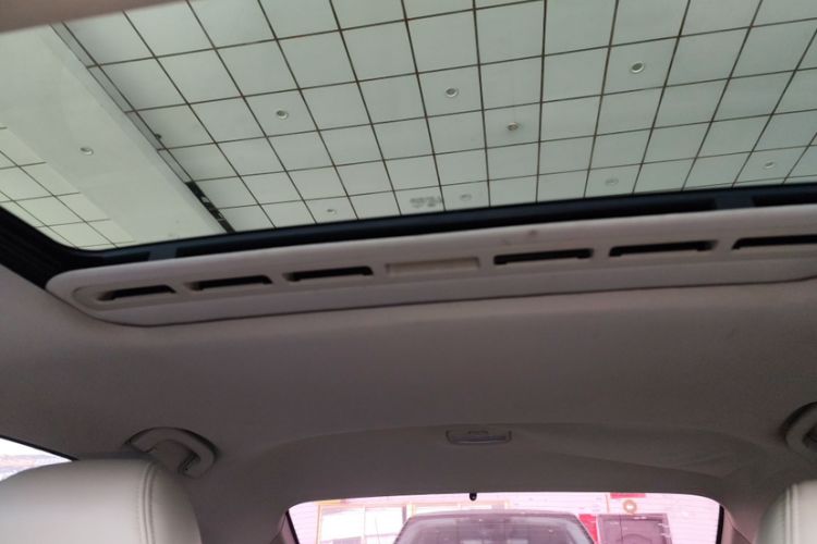 Used Roewe 360 2015 20T TST Deluxe Edition Interior 2