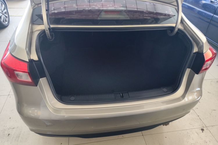 Used Roewe 360 2015 20T TST Deluxe Edition Interior 3