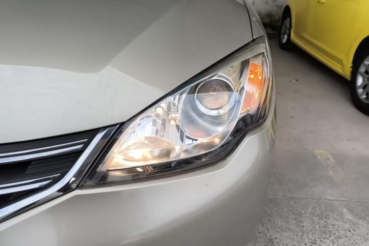 Used Roewe 360 2015 20T TST Deluxe Edition Left Front Headlight