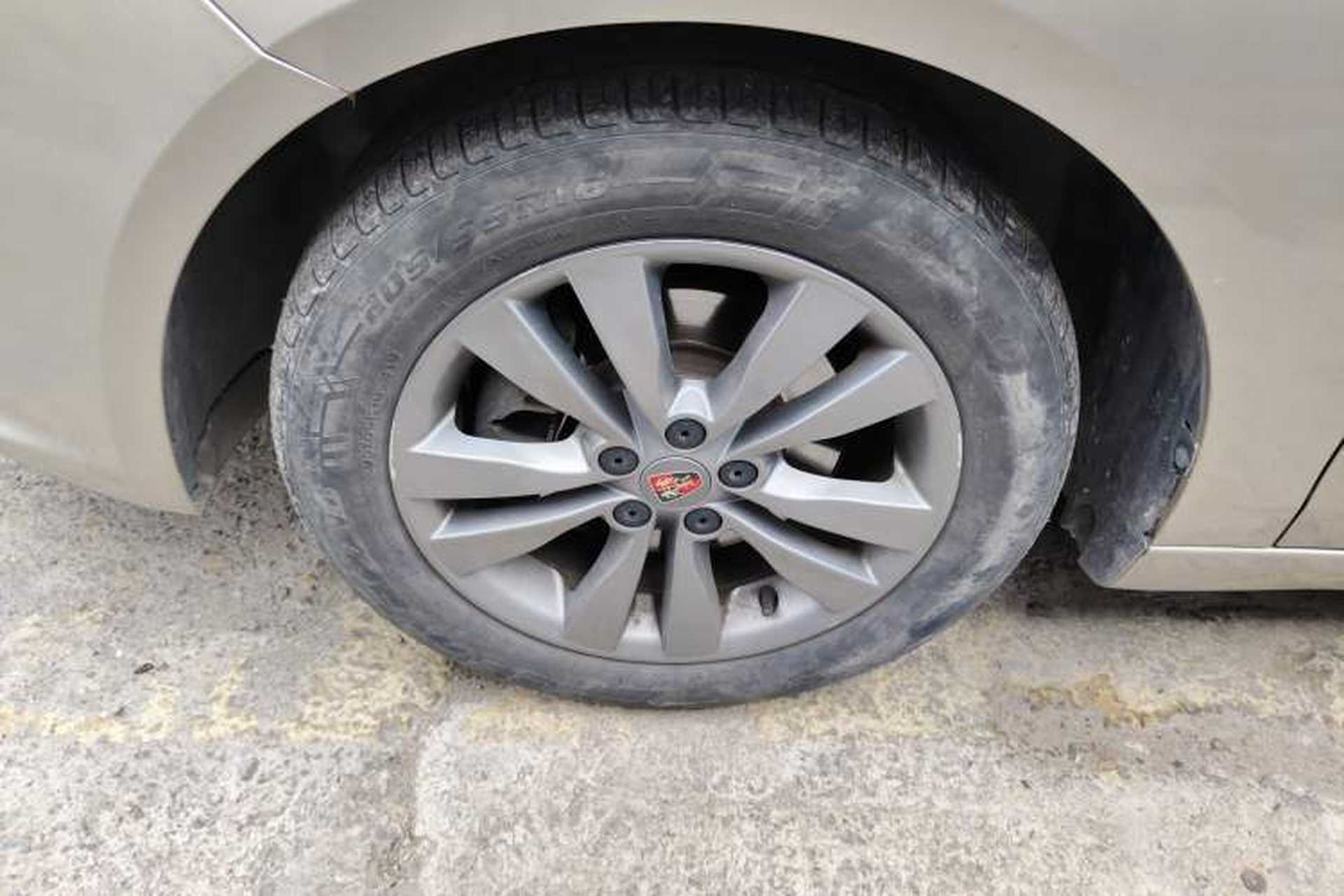 Used Roewe 360 2015 20T TST Deluxe Edition Left Front Wheel Hub