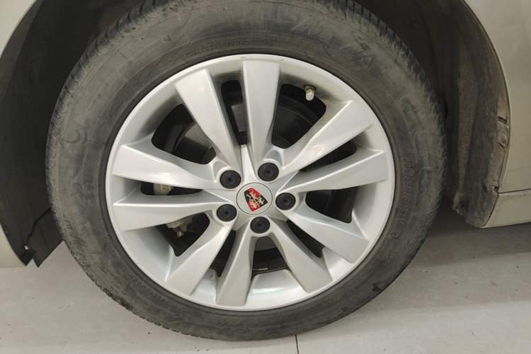 Used Roewe 360 2015 1.5L Automatic Elite Edition Left Front Wheel Hub