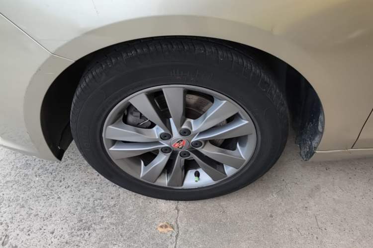 Used Roewe 360 2015 20T TST Deluxe Edition Left Front Wheel Hub