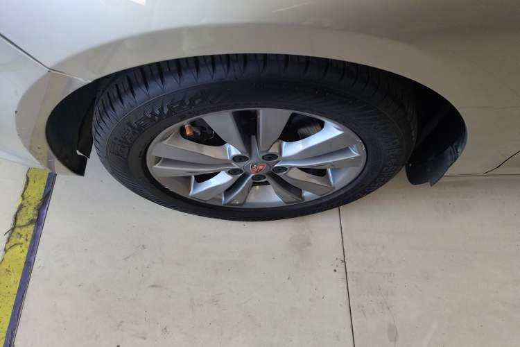 Used Roewe 360 2015 20T TST Deluxe Edition Left Front Wheel Hub