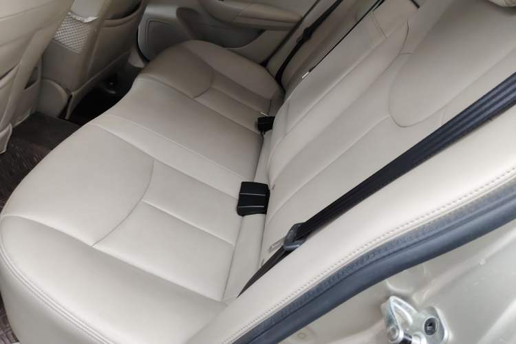 Used Roewe 360 2015 20T TST Deluxe Edition Left Rear Seat