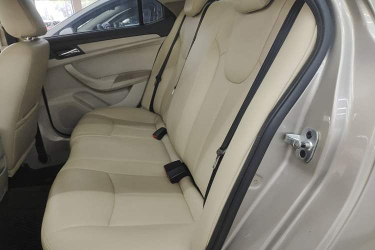 Used Roewe 360 2015 1.5L Automatic Elite Edition Left Rear Seat