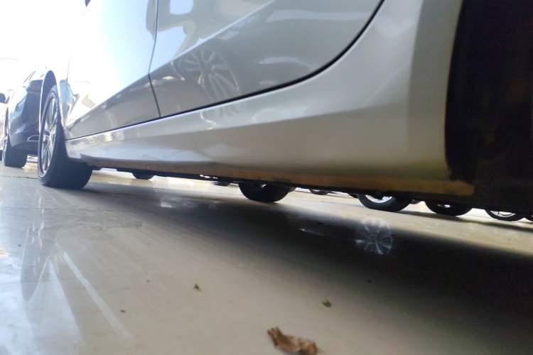 Used Roewe 360 2015 20T TST Deluxe Edition Left Side Sill