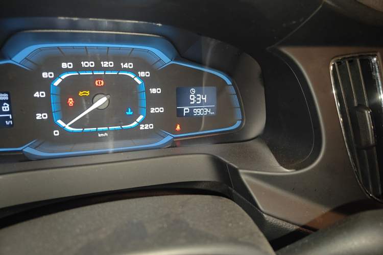 Used Roewe 360 2015 1.5L Automatic Luxury Edition Odometer Close Up