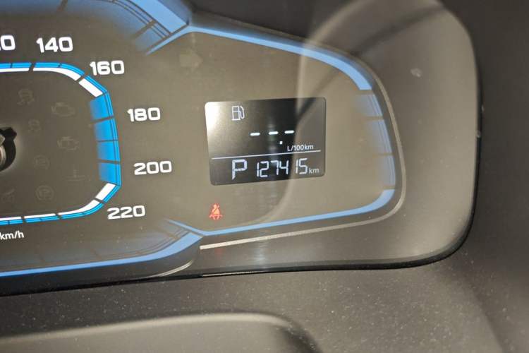 Used Roewe 360 2015 1.5L Automatic Luxury Edition Odometer Close Up