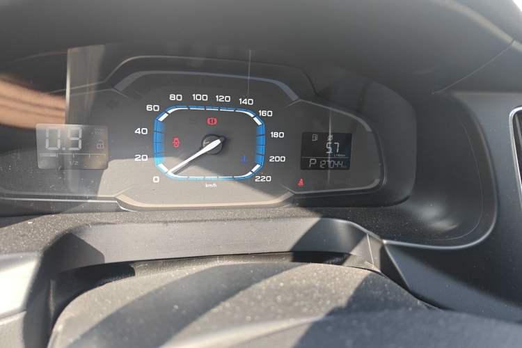 Used Roewe 360 2015 1.5L Automatic Luxury Edition Odometer Close Up
