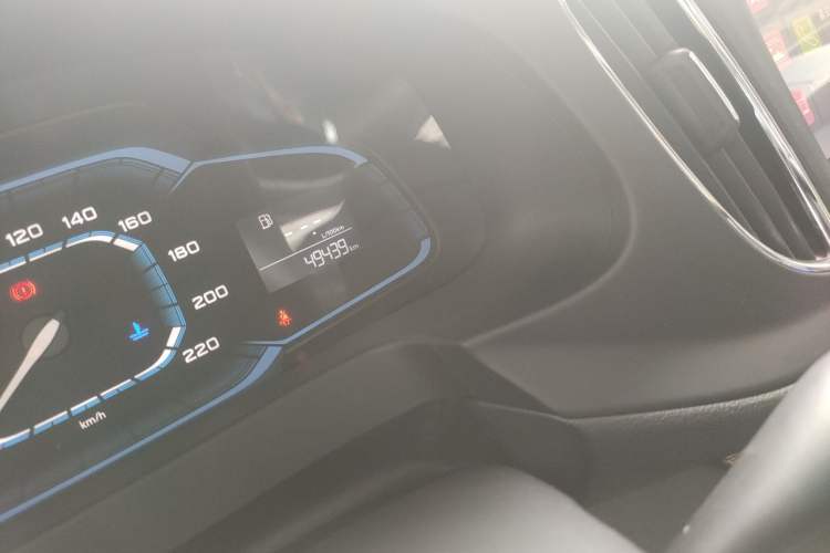 Used Roewe 360 2015 1.5L Manual Luxury Edition Odometer Close Up