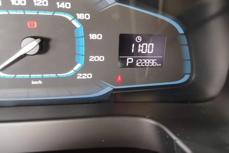 Used Roewe 360 2015 1.5L Automatic Luxury Edition Odometer Close Up