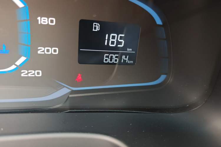 Used Roewe 360 2015 1.5L Manual Luxury Edition Odometer Close Up