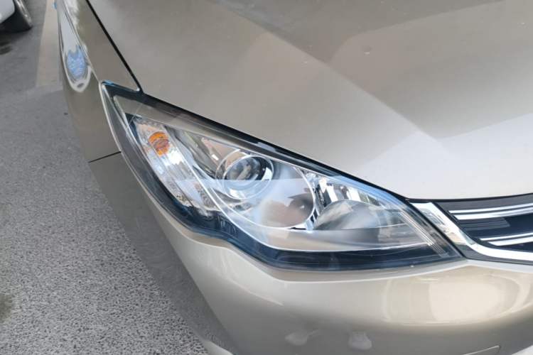 Used Roewe 360 2015 1.5L Automatic Luxury Edition Right Front Headlight