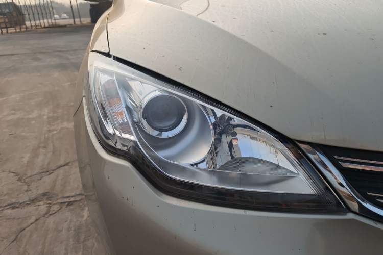 Used Roewe 360 2015 1.5L Manual Luxury Edition Right Front Headlight