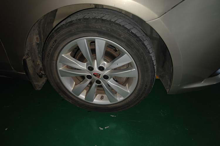 Used Roewe 360 2015 1.5L Automatic Luxury Edition Right Front Wheel Hub