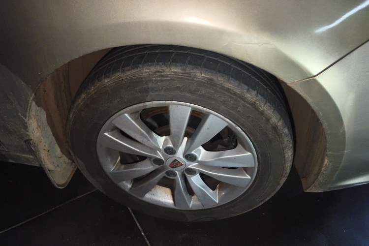Used Roewe 360 2015 1.5L Automatic Luxury Edition Right Front Wheel Hub