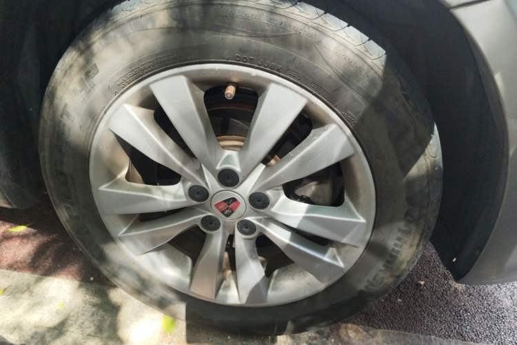 Used Roewe 360 2015 1.5L Manual Luxury Edition Right Front Wheel Hub