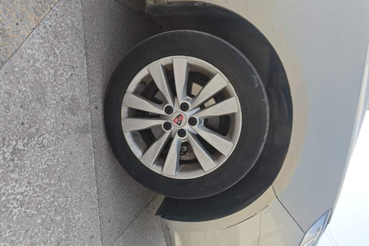 Used Roewe 360 2015 1.5L Automatic Luxury Edition Right Front Wheel Hub