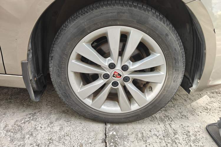 Used Roewe 360 2015 1.5L Automatic Luxury Edition Right Front Wheel Hub