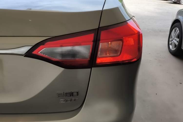 Used Roewe 360 2015 20T TST Deluxe Edition Right Rear Taillight