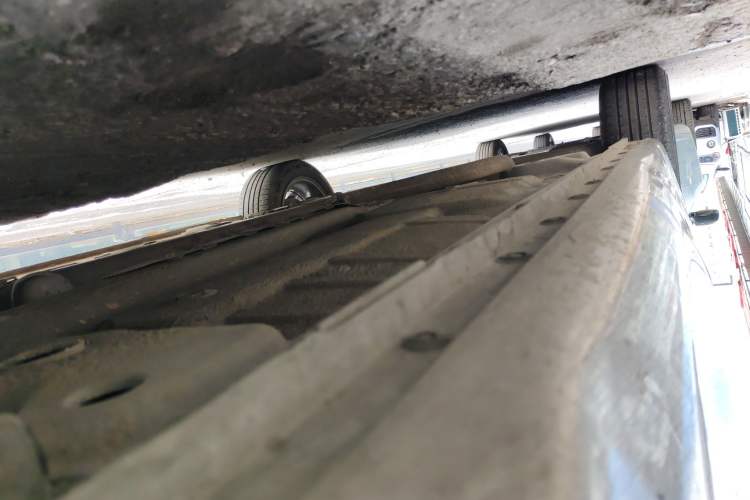 Used Roewe 360 2015 20T TST Deluxe Edition Right Side Sill