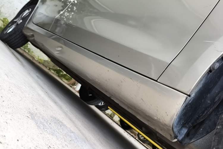 Used Roewe 360 2015 20T TST Deluxe Edition Right Side Sill