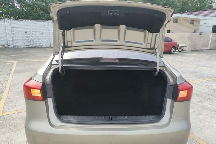 Used Roewe 360 2015 1.5L Manual Luxury Edition Trunk