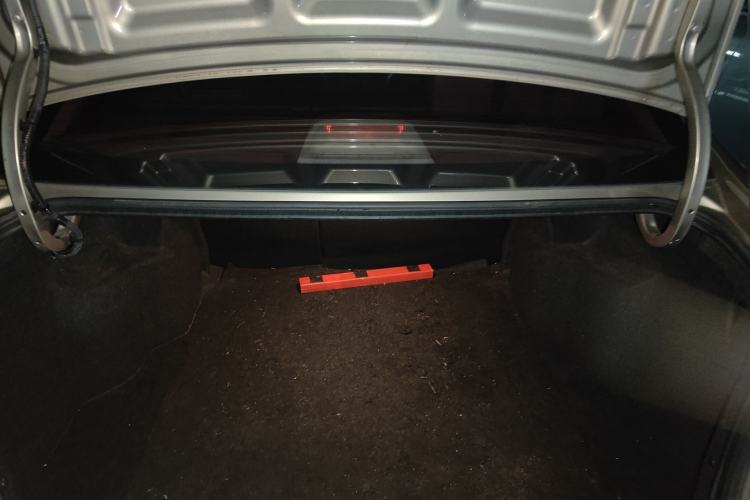 Used Roewe 360 2015 1.5L Automatic Luxury Edition Trunk