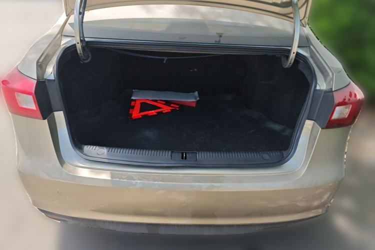 Used Roewe 360 2015 1.5L Automatic Luxury Edition Trunk