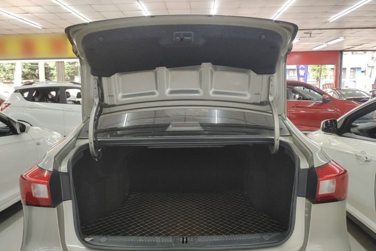 Used Roewe 360 2015 1.5L Automatic Elite Edition Trunk