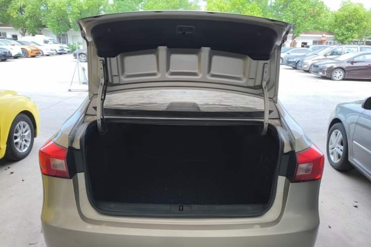 Used Roewe 360 2015 20T TST Deluxe Edition Trunk