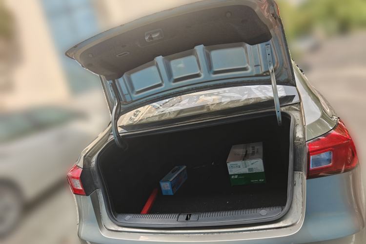 Used Roewe 360 2015 1.5L Automatic Luxury Edition Trunk
