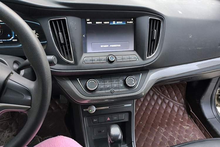 Used Roewe 360 2015 1.5L Automatic Luxury Edition Audio And AC Panel