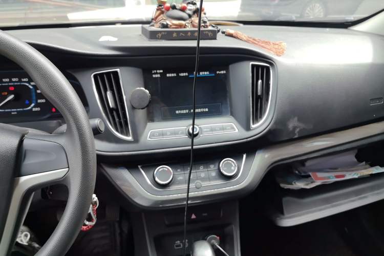 Used Roewe 360 2015 1.5L Automatic Luxury Edition Audio And AC Panel