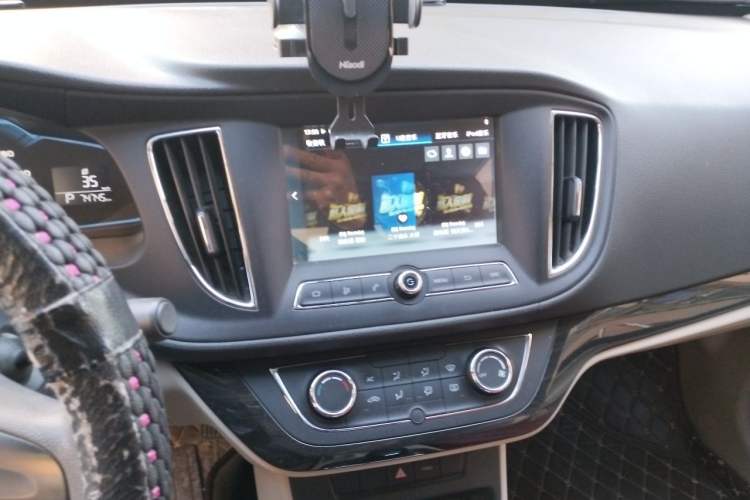 Used Roewe 360 2015 1.5L Automatic Luxury Edition Audio And AC Panel