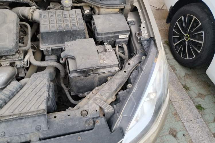 Used Roewe 360 2015 1.5L Automatic Luxury Edition Engine Bay Left