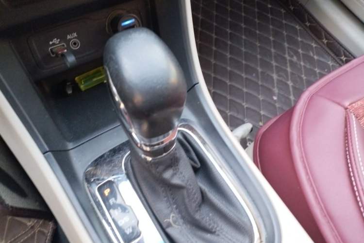 Used Roewe 360 2015 1.5L Automatic Luxury Edition Gear Lever