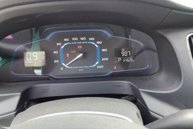Used Roewe 360 2015 1.5L Automatic Luxury Edition Odometer Close Up