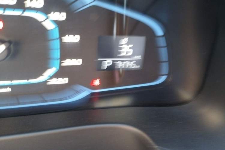 Used Roewe 360 2015 1.5L Automatic Luxury Edition Odometer Close Up