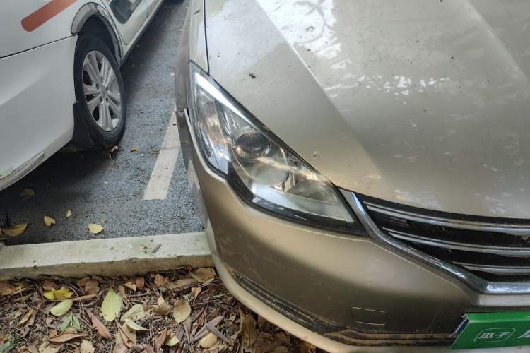 Used Roewe 360 2015 1.5L Automatic Luxury Edition Right Front Headlight