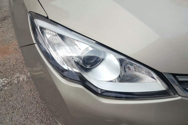 Used Roewe 360 2015 1.5L Automatic Luxury Edition Right Front Headlight