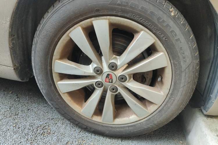 Used Roewe 360 2015 1.5L Automatic Luxury Edition Right Front Wheel Hub